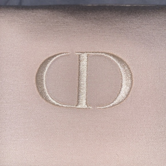 NWOT Cream Dior Cosmetic Pouch W/ Box Size 6x4x2 - Picture 4 of 9